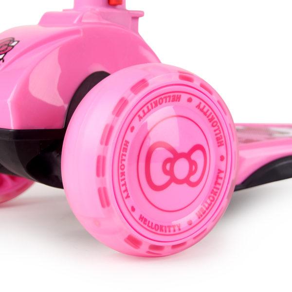 hellokitty-scooter-closeup