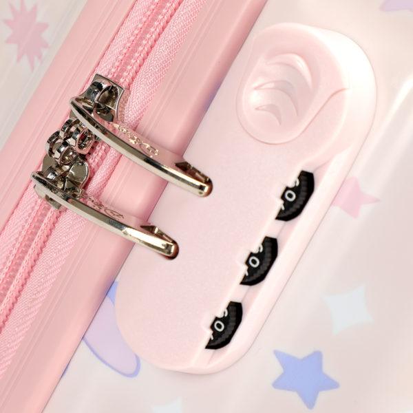 Close-up of Disney Minnie suitcase lock and zipper, highlighting security for wholesale partnerships